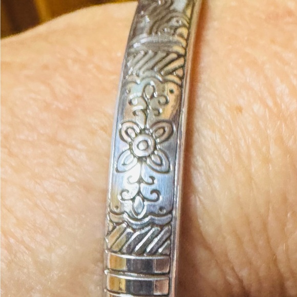 EUC BRIGHTON SILVER PLATED BANGLE - Picture 1 of 2